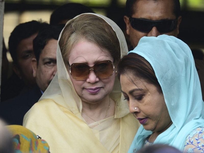 Bangladesh's main opposition leader Khaleda Zia (L) leaves a court in Dhaka in 2017. Photo: AFP